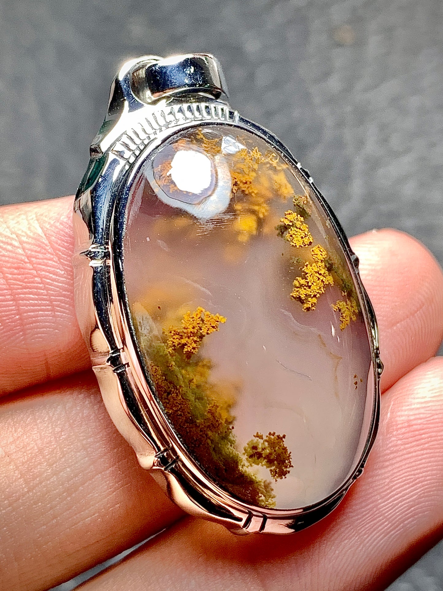 Scenic Moss Agate Oval Pendant 30x19x10mm